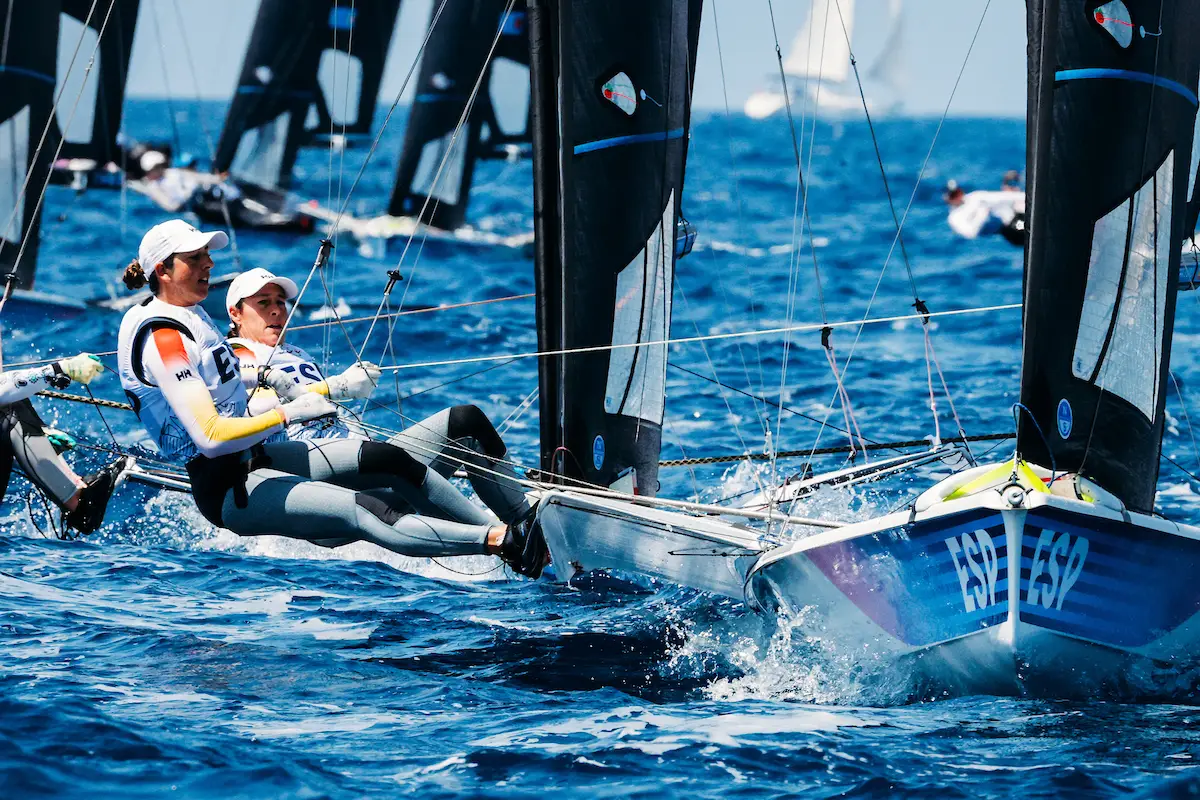 ¡Continúa la Remontada de Támara Echegoyen y Paula Barceló en 49er FX en París 2024!